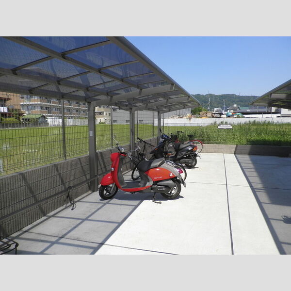 現地周辺 (駐輪場)