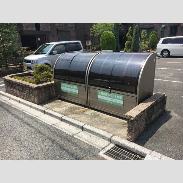 現地周辺 (ゴミ置き場)