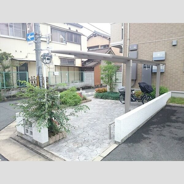 現地周辺 (駐輪場)