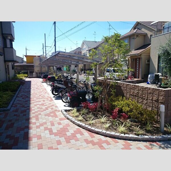 現地周辺 (駐輪場)