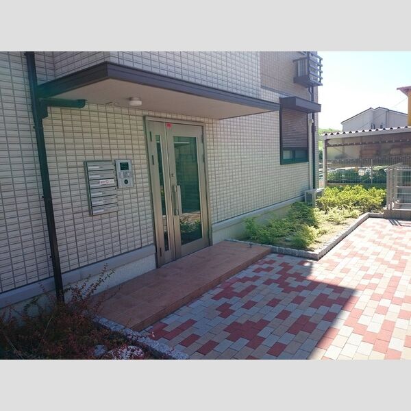 エントランス (エントランス)