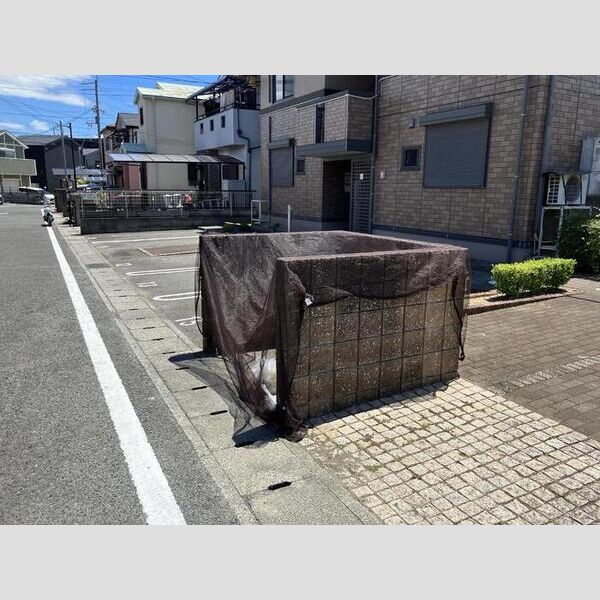 現地周辺 (ゴミ置き場)