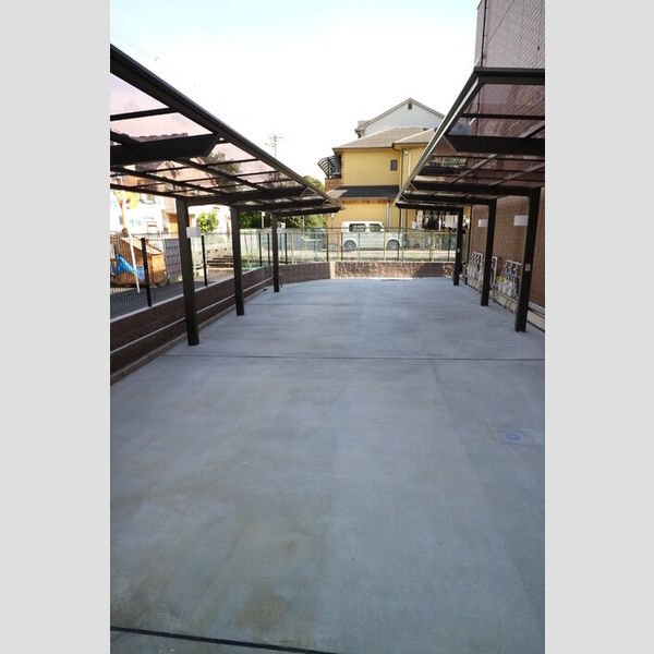 現地周辺 (駐輪場)