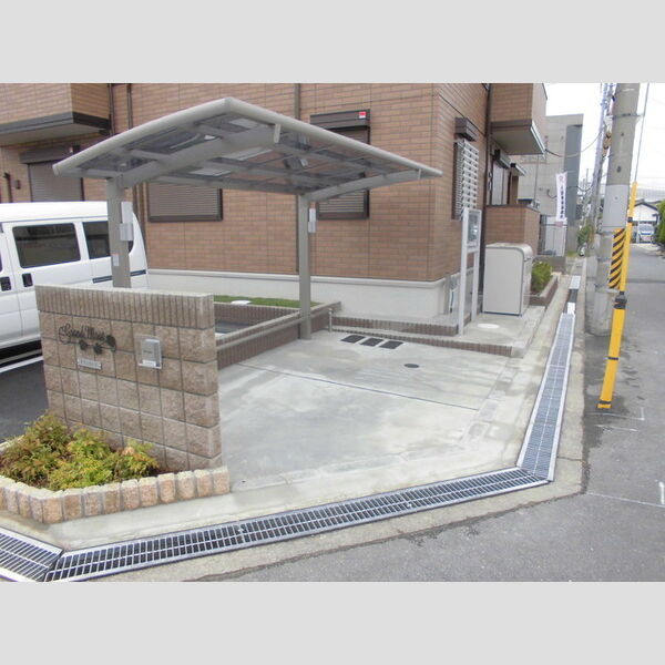 現地周辺 (駐輪場)