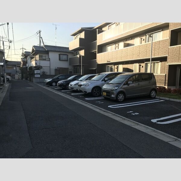 駐車場 (駐車場)