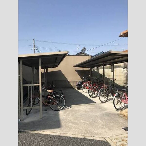 現地周辺 (駐輪場)