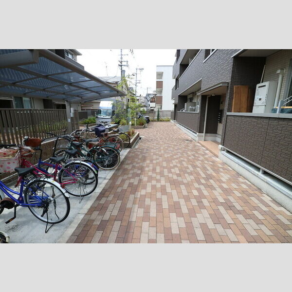 現地周辺 (共用通路)