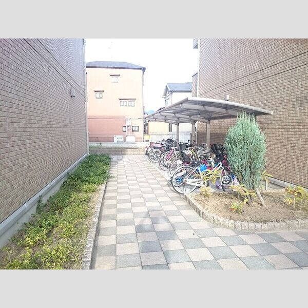 現地周辺 (駐輪場)