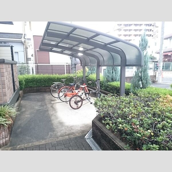 現地周辺 (駐輪場)