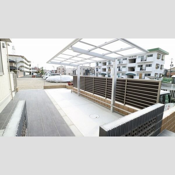 現地周辺 (駐輪場)