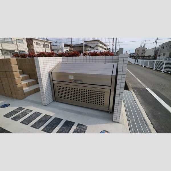 現地周辺 (ゴミボックス)