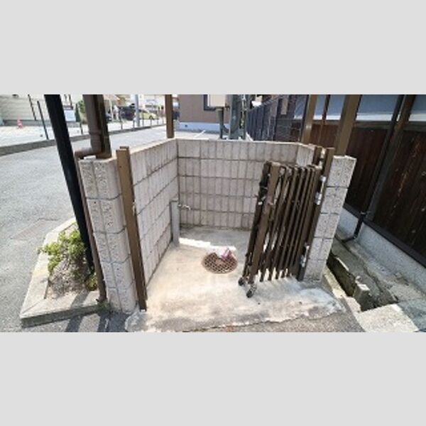 現地周辺 (ゴミ置場)