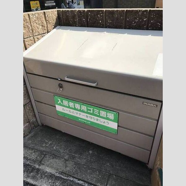 現地周辺 (ゴミボックス)