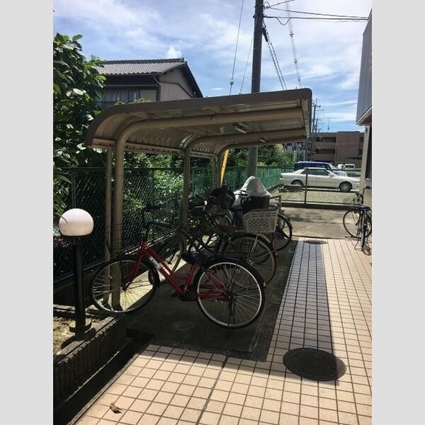 現地周辺 (駐輪場)