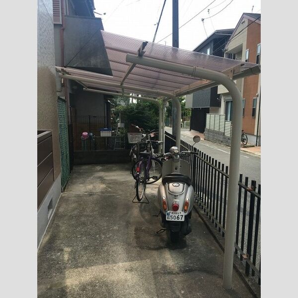 現地周辺 (駐輪場)
