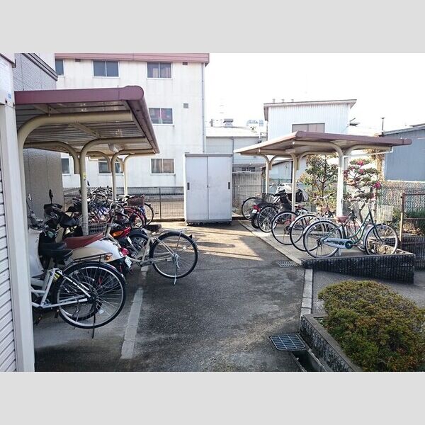 現地周辺 (駐輪場)