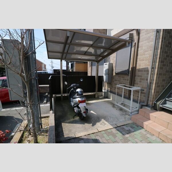 現地周辺 (駐輪場)