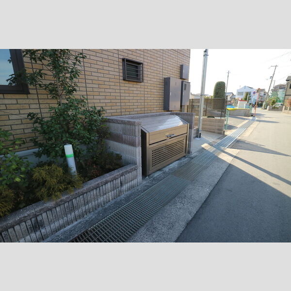 現地周辺 (ゴミ置き場)