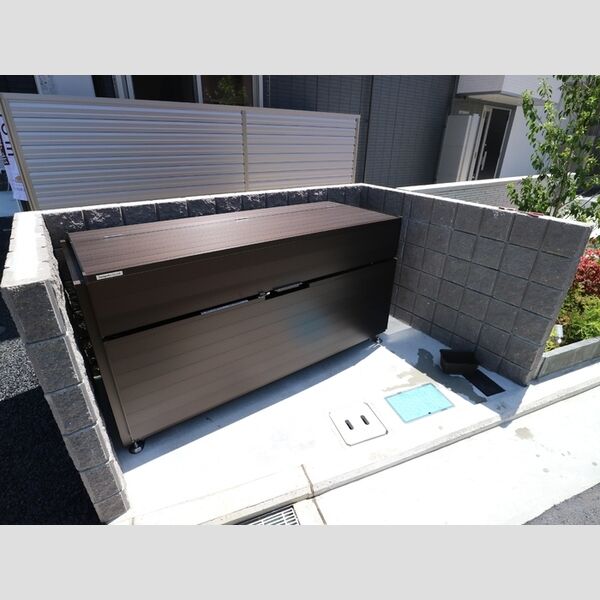 現地周辺 (ゴミボックス)