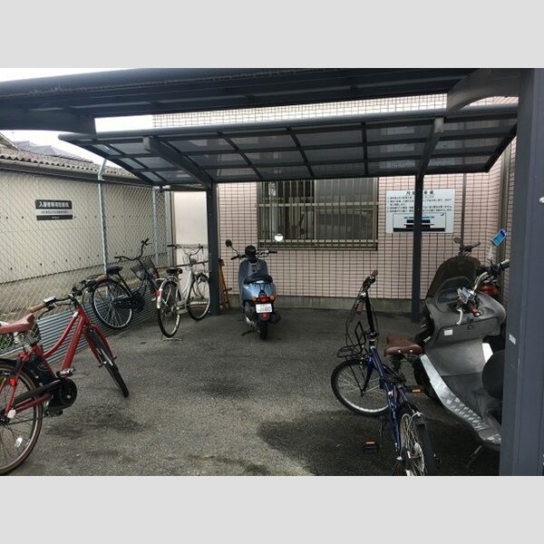 現地周辺 (駐輪場)