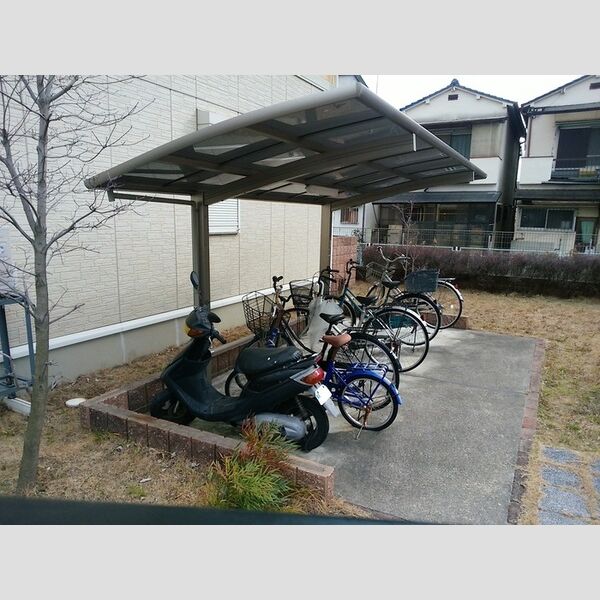 現地周辺 (駐輪場)