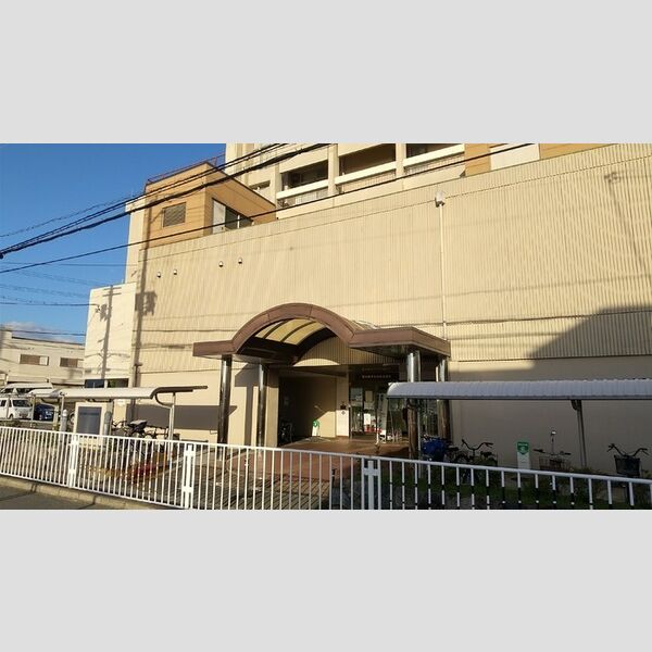 現地周辺 (東大阪市立四条図書館)