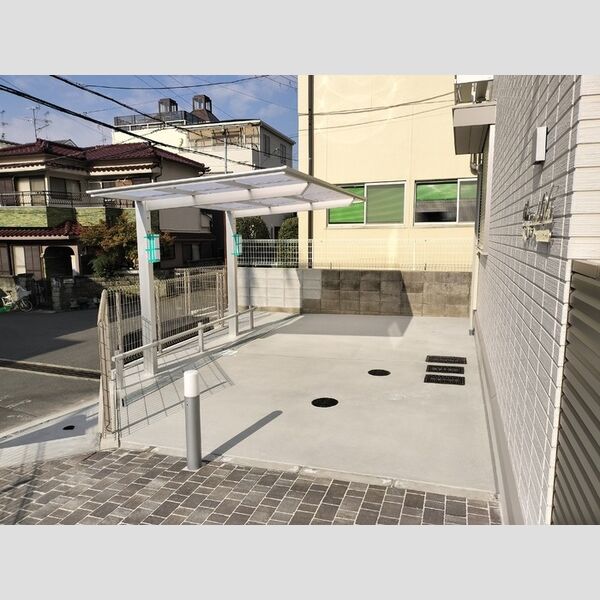 現地周辺 (駐輪場)