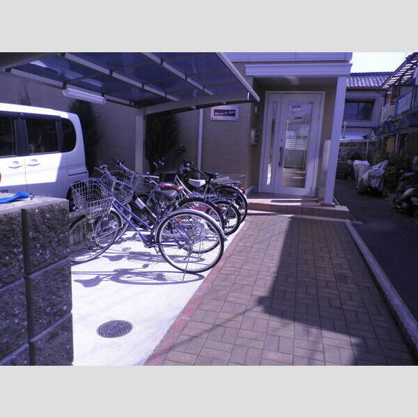 現地周辺 (駐輪場)