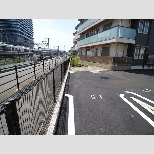 駐車場 (駐車場南側)