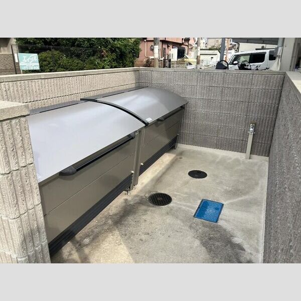 現地周辺 (ゴミボックス)