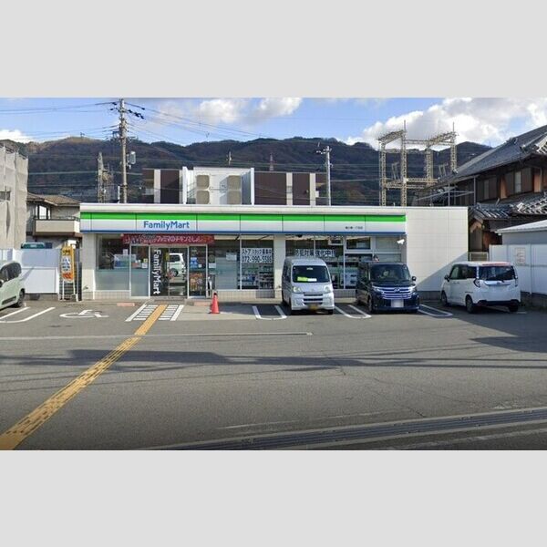 現地周辺 (ファミリーマート曙川東1丁目店(185m))