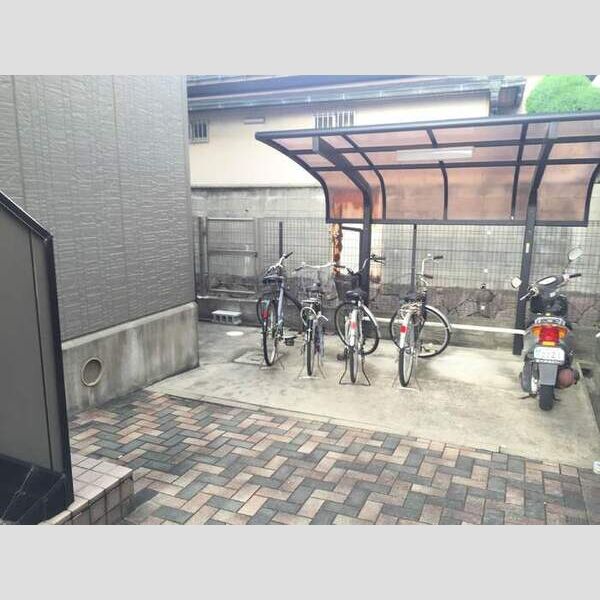 その他 (駐輪場)