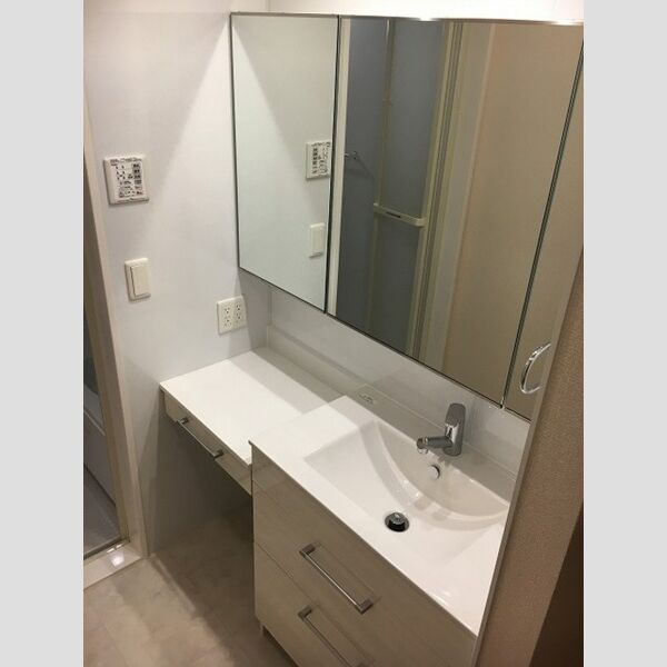 洗面所 (洗髪洗面化粧台)