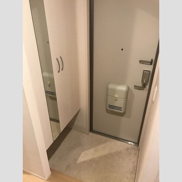 玄関 (玄関)