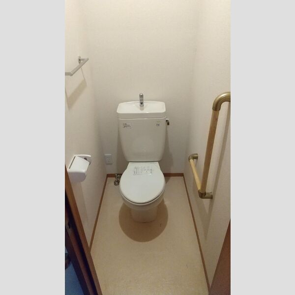 トイレ (トイレ)