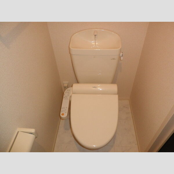 トイレ (トイレ)