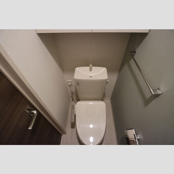 トイレ (トイレ)