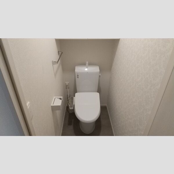トイレ (トイレ)