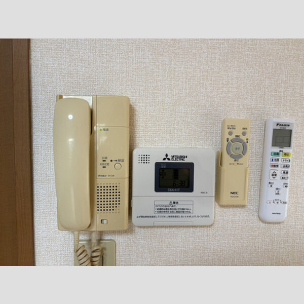 その他設備 (インターフォン、給湯パネル)