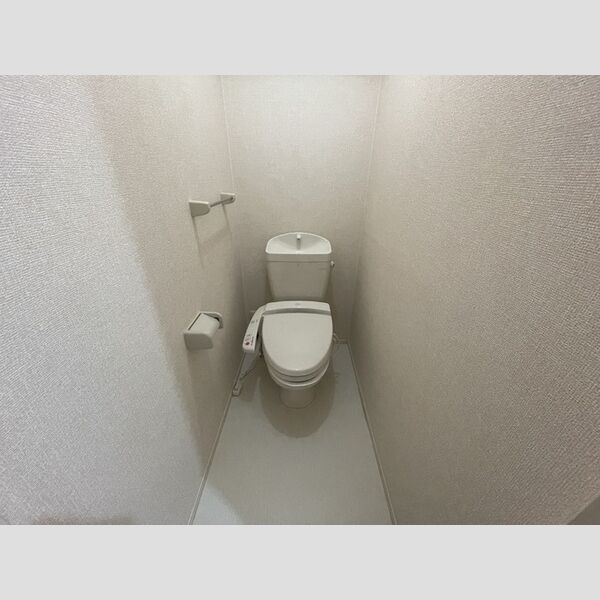 トイレ (トイレ)