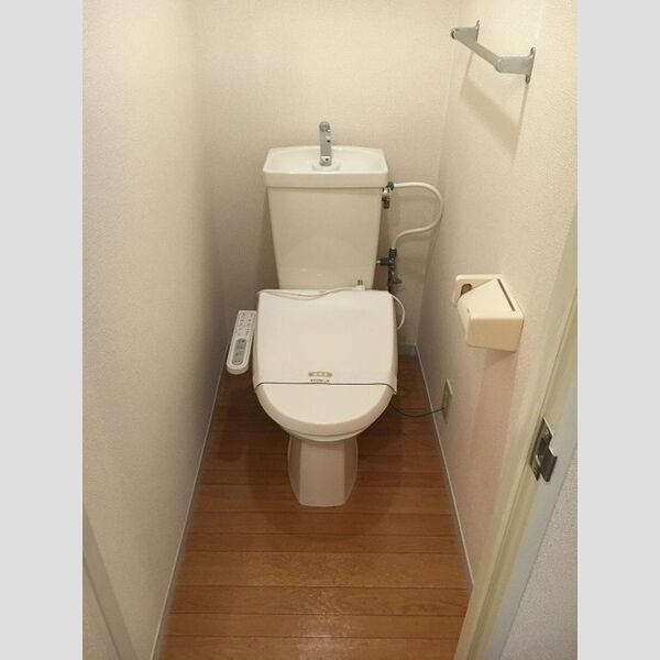 トイレ (トイレ)