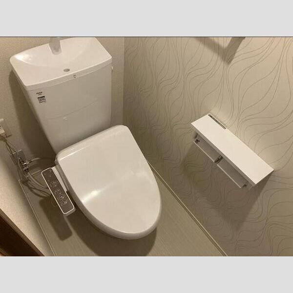 トイレ (トイレ)