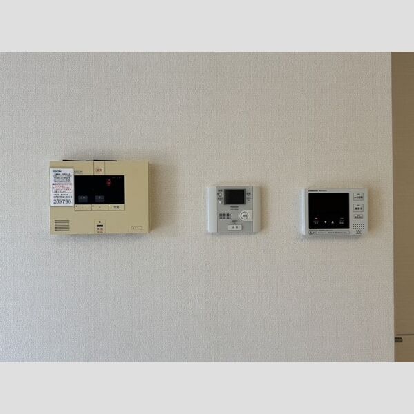 その他設備 (SECOM警備保障、TVインターホン、自動給湯器)