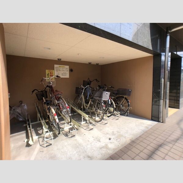 現地周辺 (駐輪場)