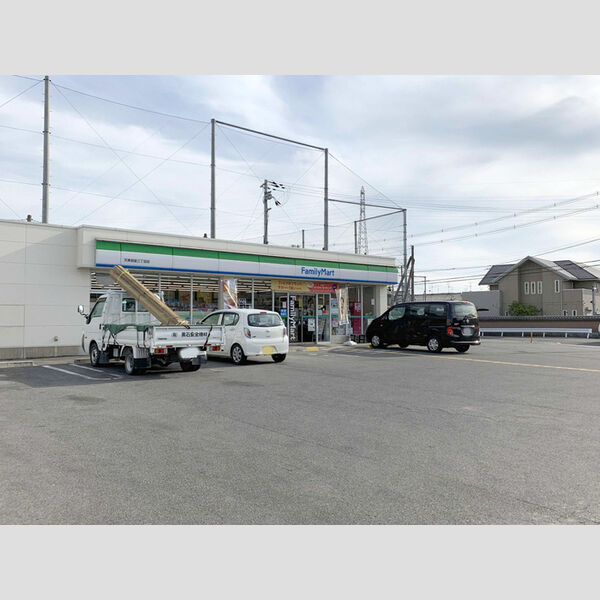現地周辺 (ファミリーマート)