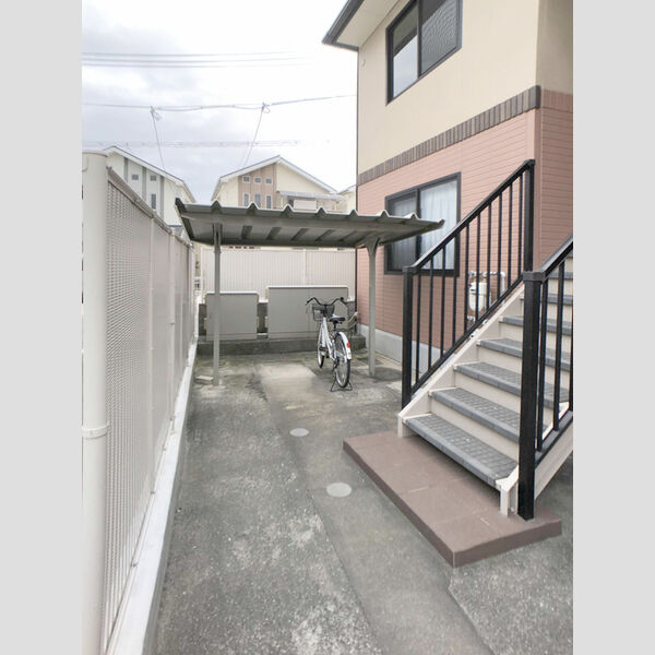 現地周辺 (駐輪場)