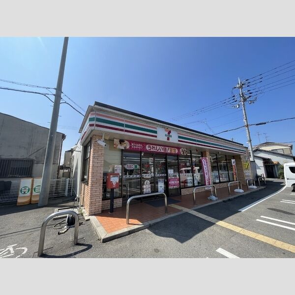 現地周辺 (セブンイレブン川向町)