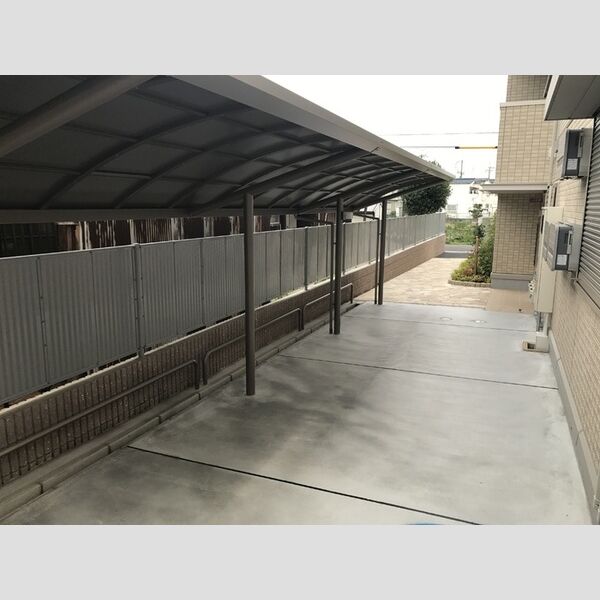 現地周辺 (屋根付き駐輪場)
