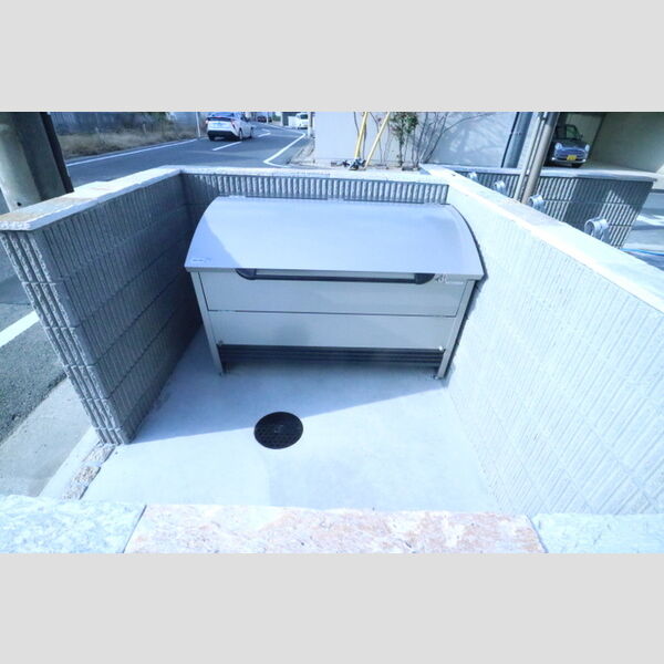 現地周辺 (ごみ置き場)