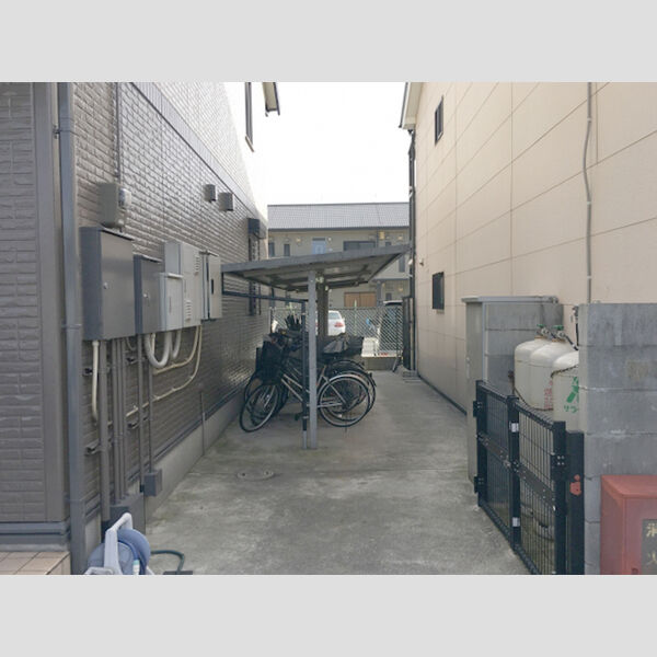 現地周辺 (駐輪場)